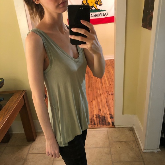 Green tank top - Picture 5 of 6